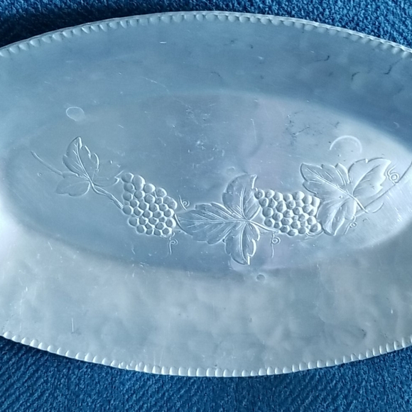 Vintage Aluminum Platter - Picture 2 of 4